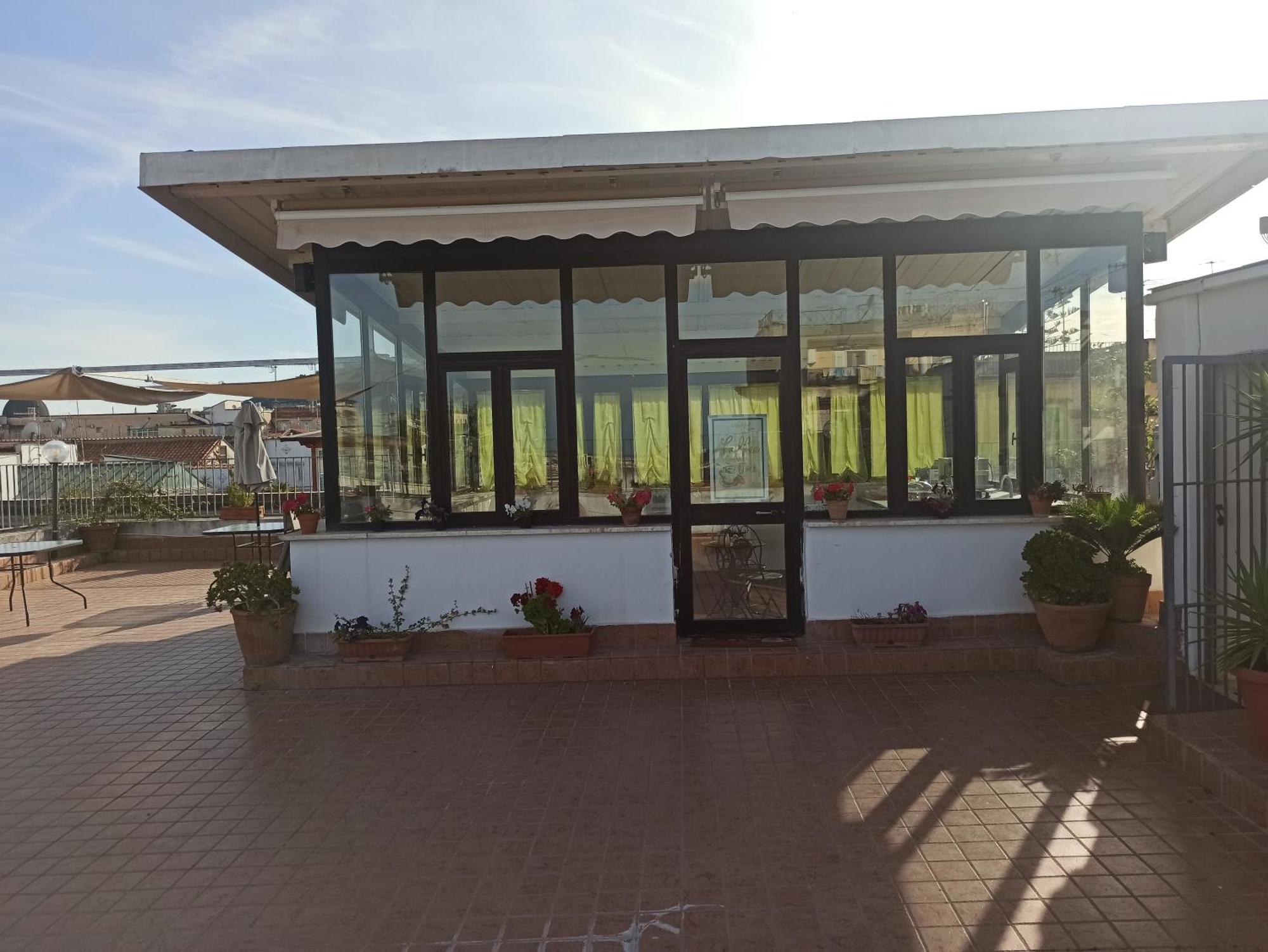 Отель La Terrazza Delle Fate Неаполь Экстерьер фото