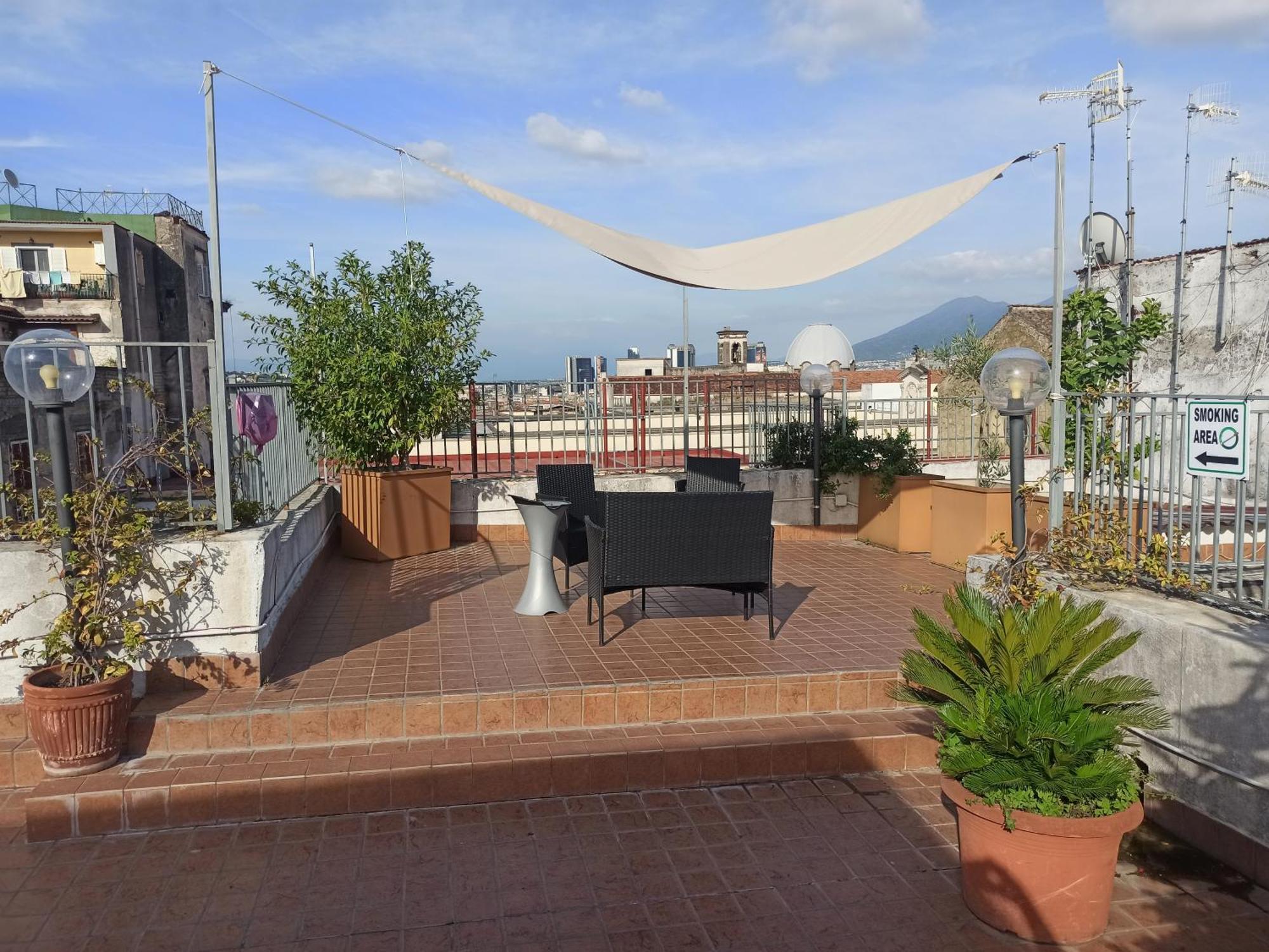Отель La Terrazza Delle Fate Неаполь Экстерьер фото
